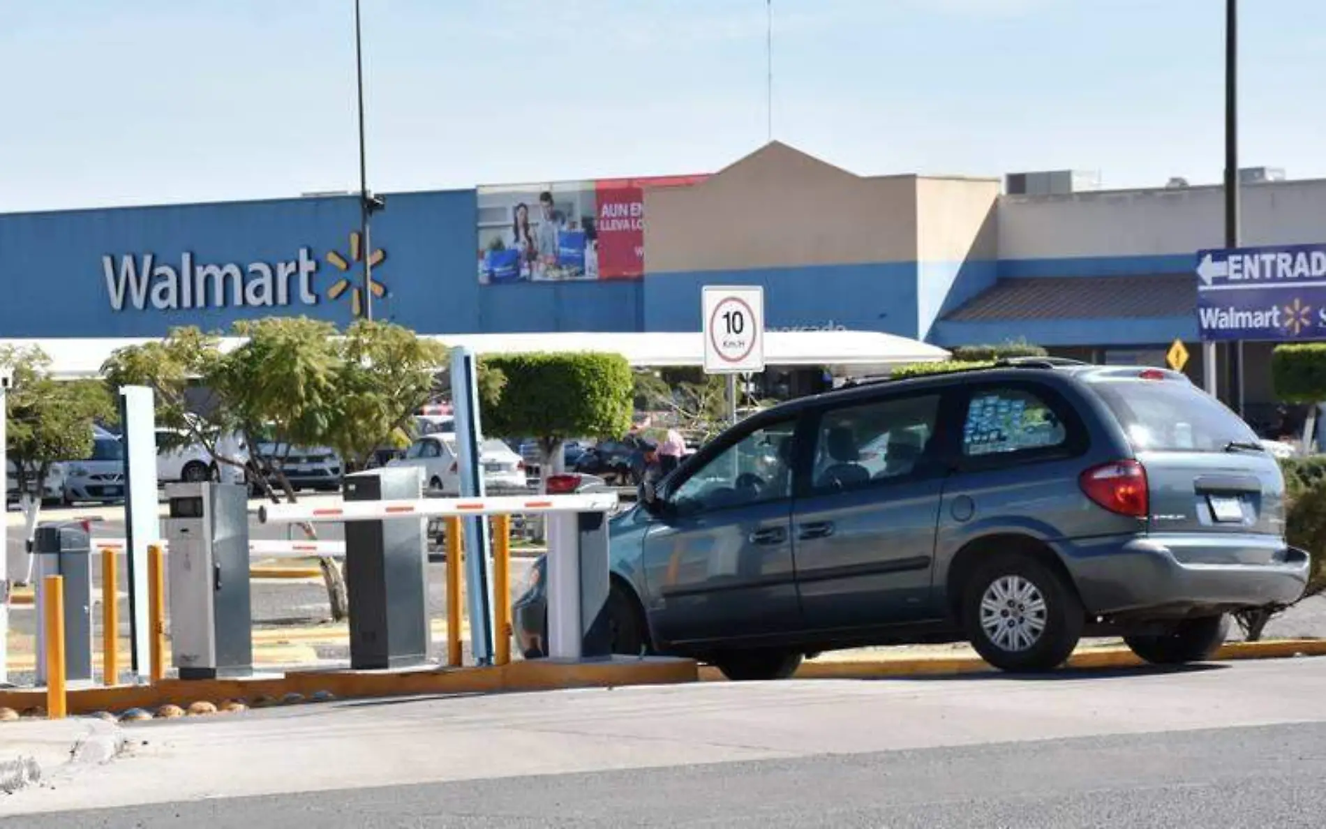 Estacionamiento Walt Mart